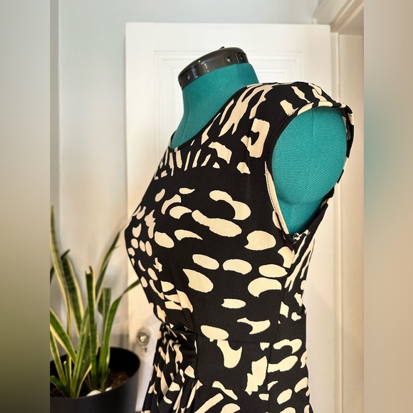 Motherhood Maternity size small Black and Tan Dotted Speckle Dress w/ Tie Front - Picture 13 of 16